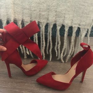 Red bow heels
